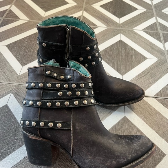 Corral Black Strappy Studded Boots, size 7.5 - Picture 2 of 7